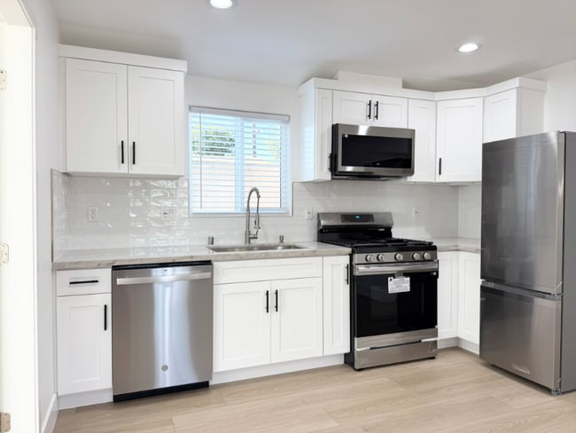 Building Photo - 7141 El Verano Dr