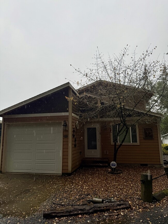 Building Photo - 111 E Driftwood Circle East