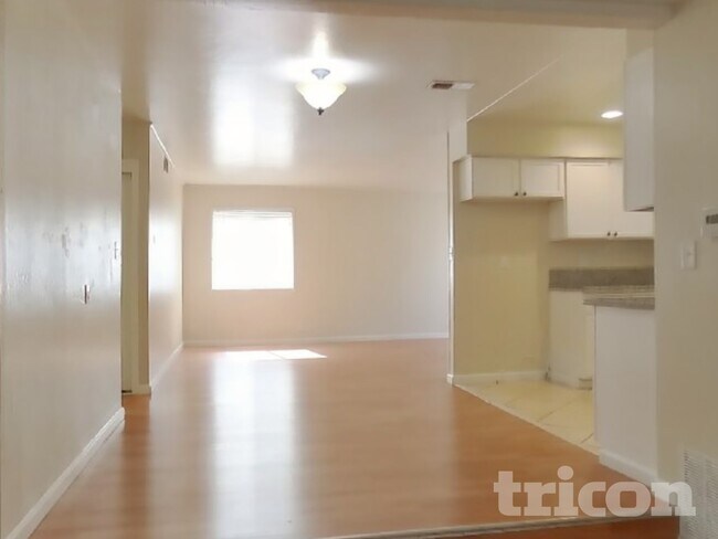 Photo - 1724 Hemlock St