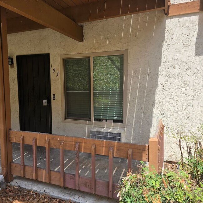 Building Photo - Welcome to this charming 1-bedroom, 1-bath... Rental