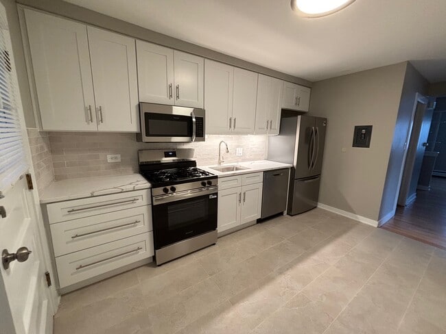 Photo - 9608 N Greenwood Ave Unit 1 West