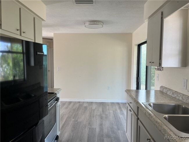 Photo - 302 S Jackson St