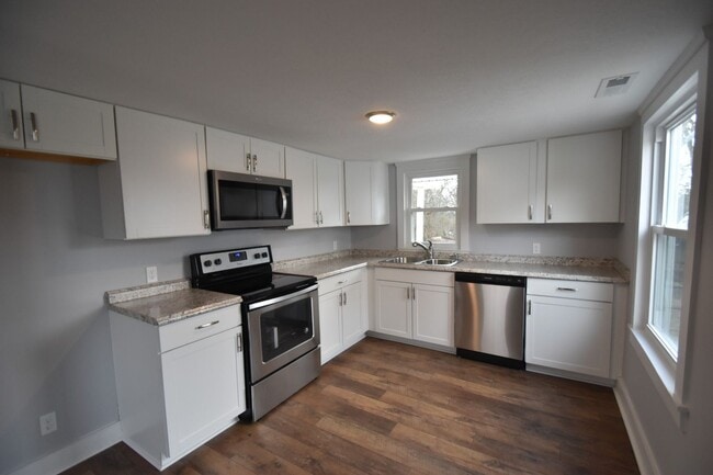 Photo - 2 Bed/1 Bath-Charming Home in the Heart of Gallatin – Available Now!