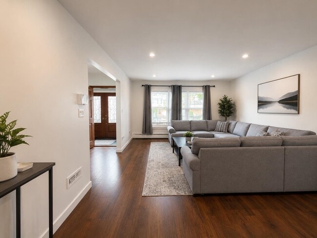 Photo - 859 Avenue C
