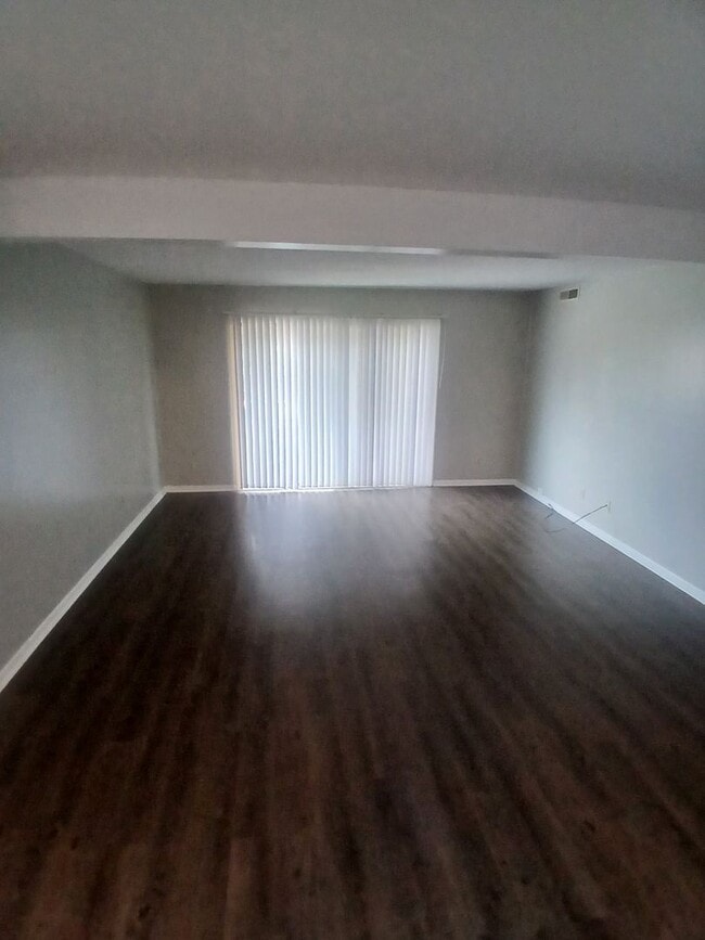 Building Photo - On-Site Laundry Unit 106-A