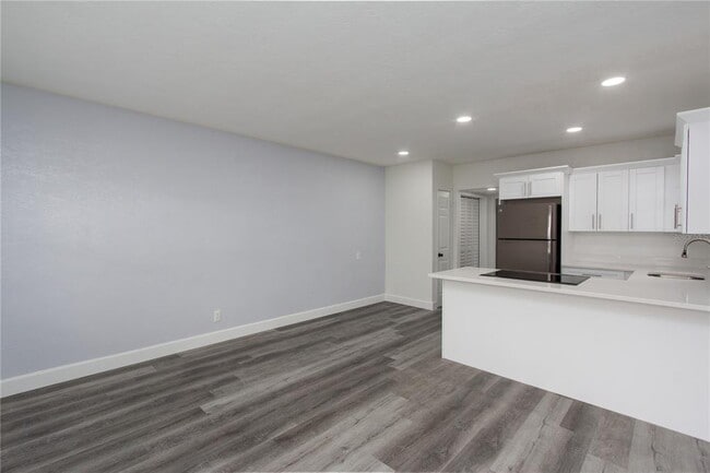 Photo - 11065 2nd St E