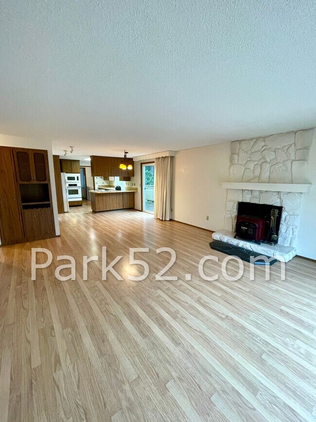 Photo - 2 Bedroom Plus Loft - University Place Duplex
