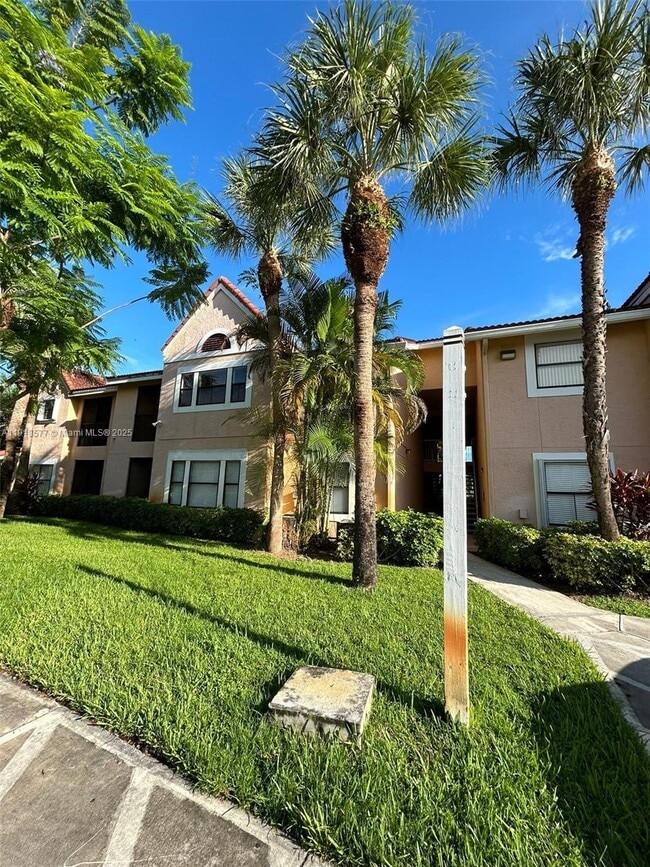 Building Photo - 15661 SW 104th Terrace Unit 322