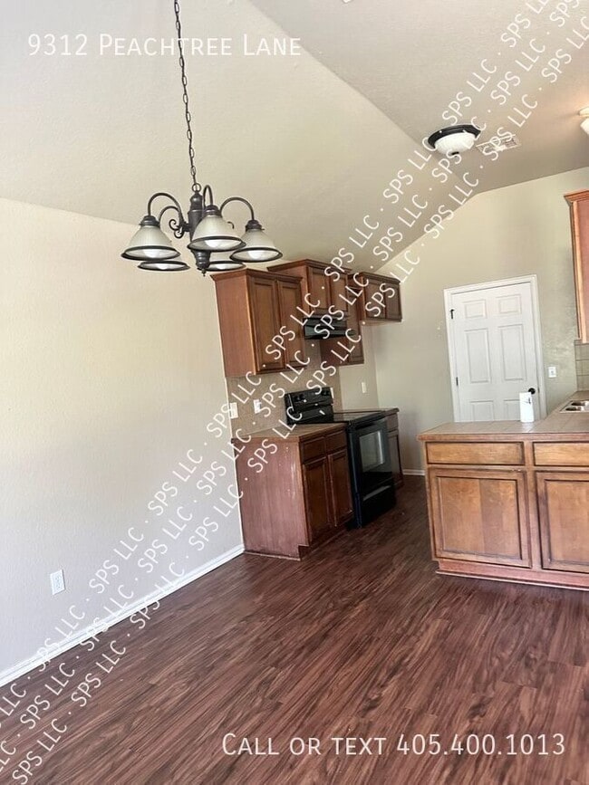 Photo - 9312 Peachtree Ln