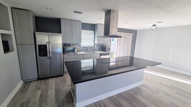 Photo - 15865 Shatterway Ln