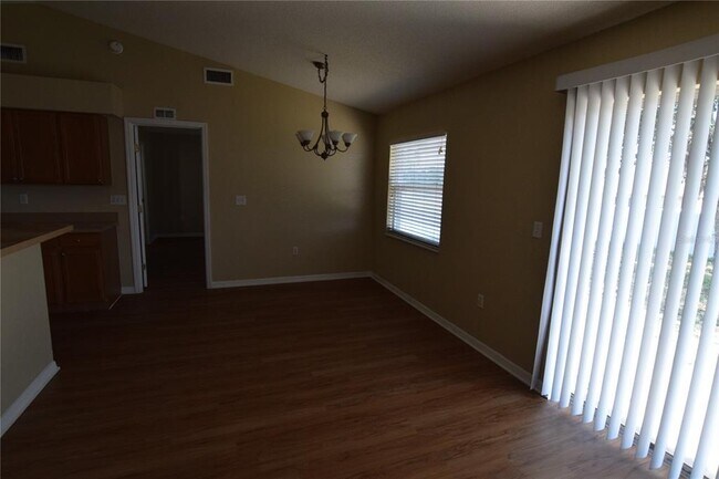 Photo - 206 Windridge St