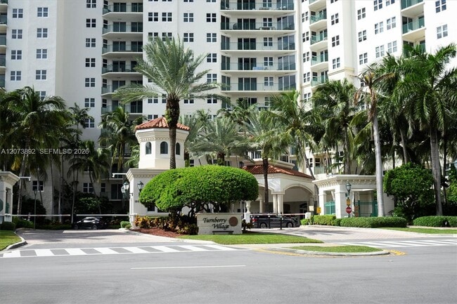 20000 E Country Club Dr Unit 302