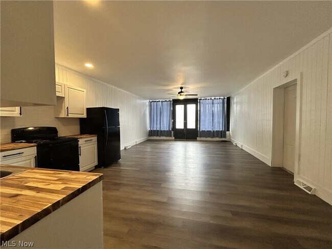 212 Main St
