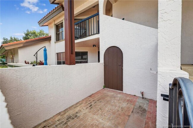 Photo - 6110 SE Martinique Dr Unidad 201