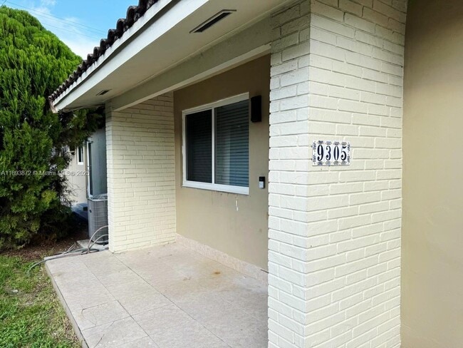 Building Photo - 9305 SW 37th St Unit 9305