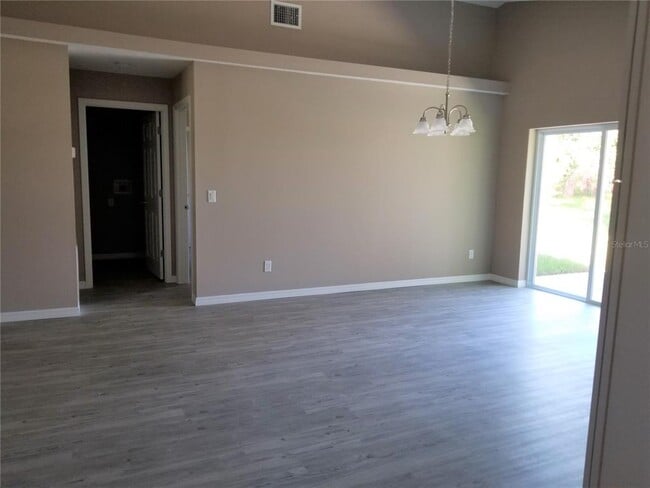 Photo - 326 Clark St