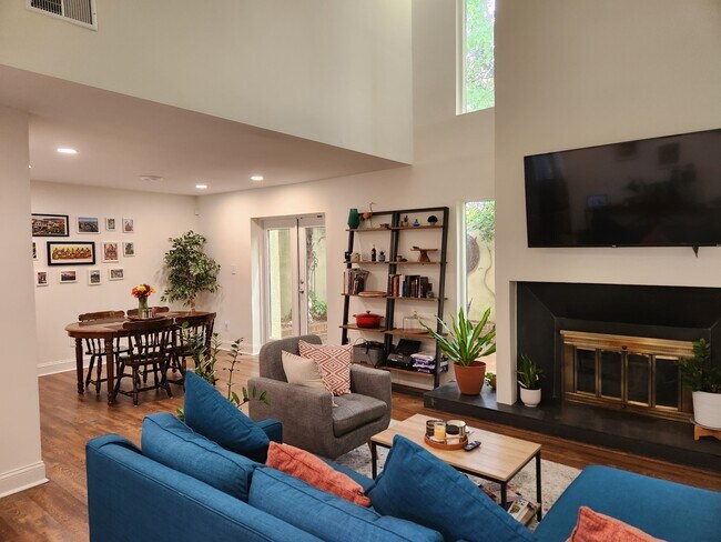 Living room / dining room