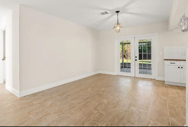 Photo - 643 NW Grenada St