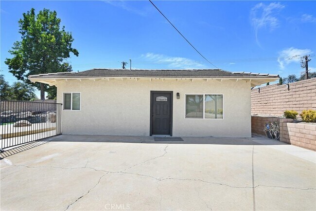 1913 N Vallejo Way