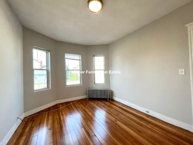 Photo - 18 Eastman St Unit 2