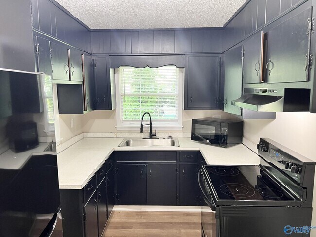 Photo - 2904 Alametos St SW