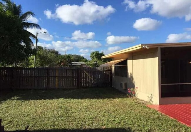 Photo - The perfect 3/1 single home in Pompano Beach - Washer and Dryer in unit!