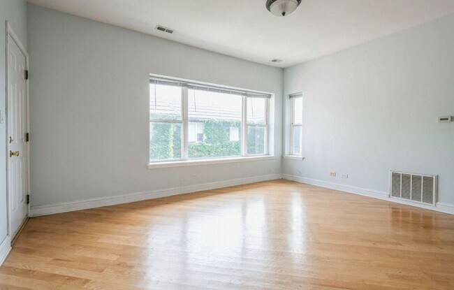 Photo - 4650 N Saint Louis Ave Unit 3C