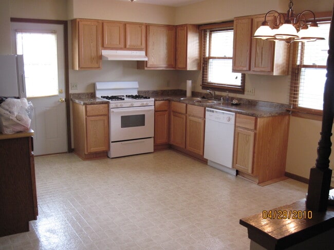 Photo - 123 Marcella St