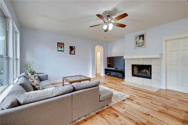 610 Palo Alto Ln