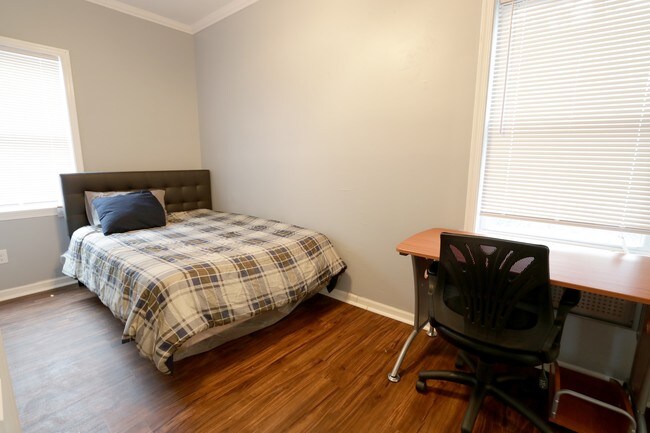 Photo - 205 Cherry St