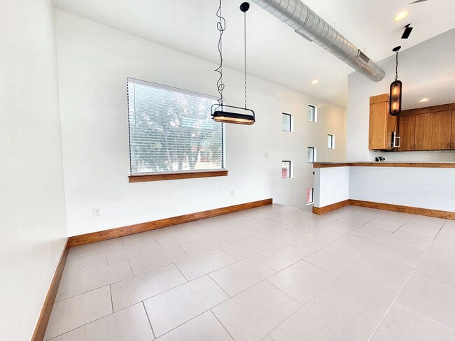 Photo - 325 Southwind Rd