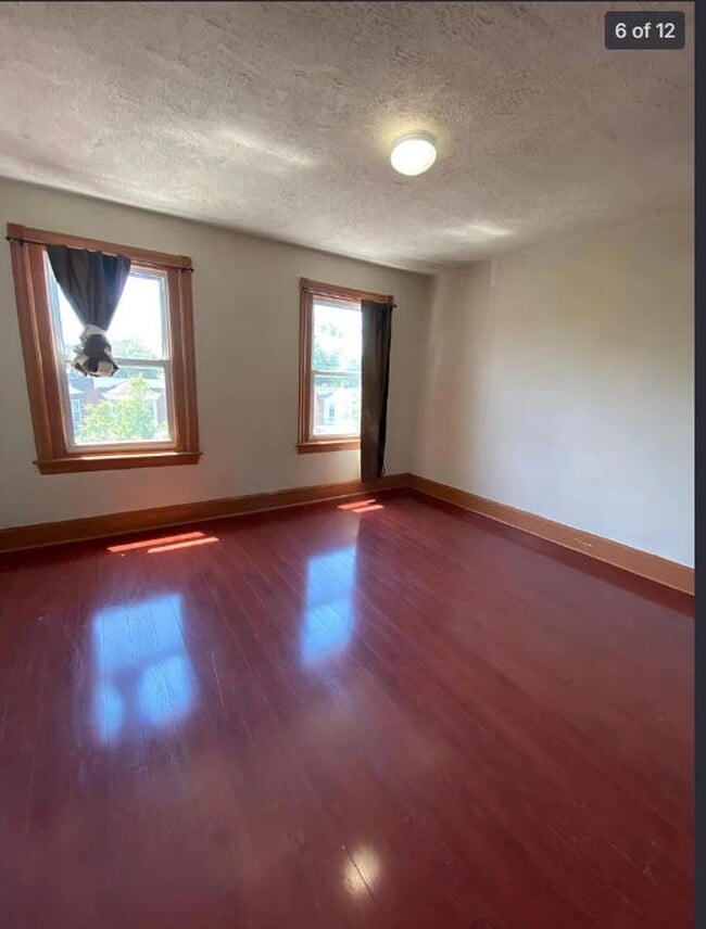 Building Photo - 5323 Catharine St Unit 3F