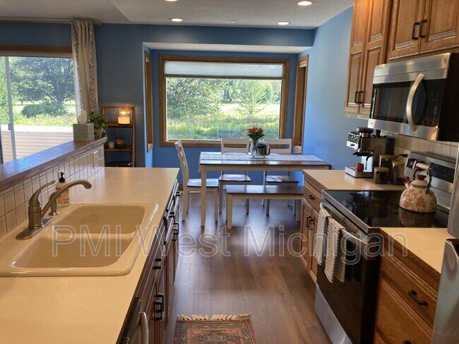1054 Fairfield Dr