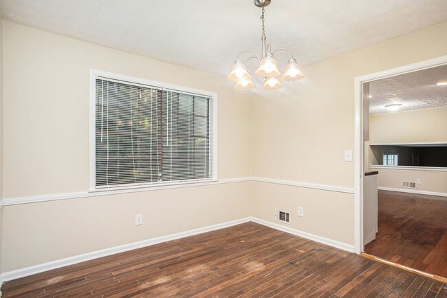 Photo - 4 bdrm, 2.5 bath in Stonecrest