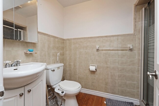 Photo - 212 Glebemount Ave