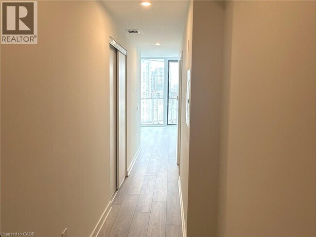 Photo - 1 Fairview Rd E Unité 1709