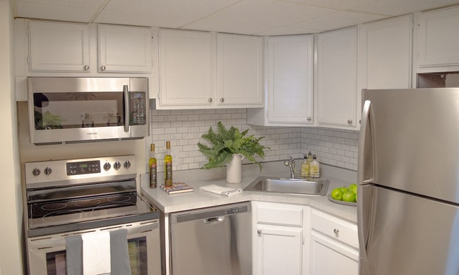 Photo - Dutch Village Apartments