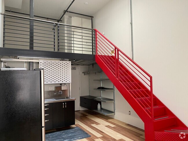 Building Photo - Charming and Spacious 1 Bedroom Loft