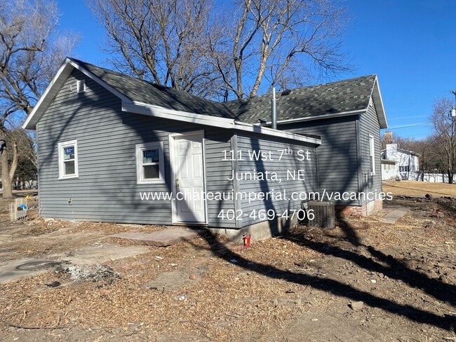 Building Photo - 2 bedroom house