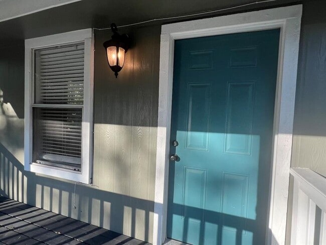 Photo - 928 E 56th St