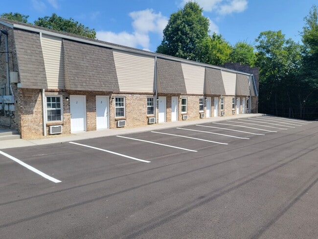 Building Photo - Recently Renovated - Alcoa Studio Apartmen... Unit # 9 Rental