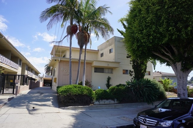 Building Photo - 802 Edgewood St