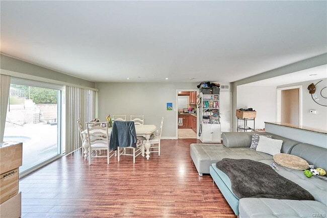 Photo - 17167 Index St