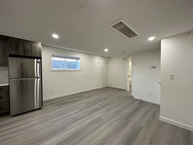 Photo - 17931-17960 60 St NW