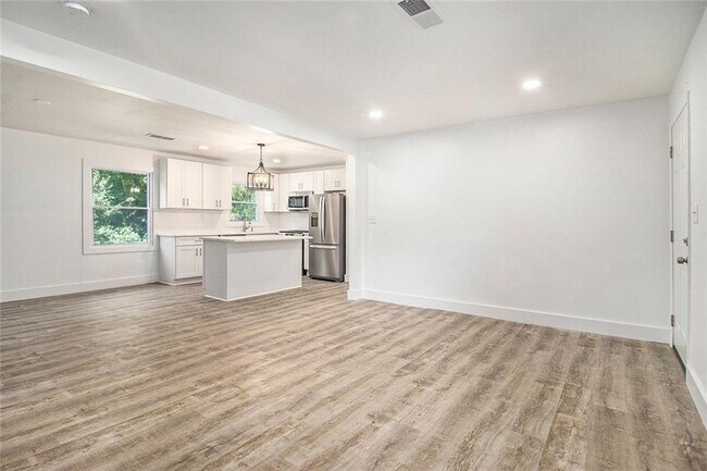 Photo - 1317 Redford Dr SE