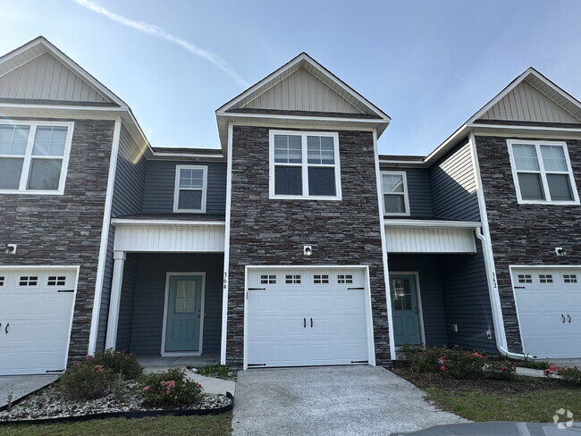 Building Photo - Beautiful 3 Bedroom, 2.5 Bath Home!