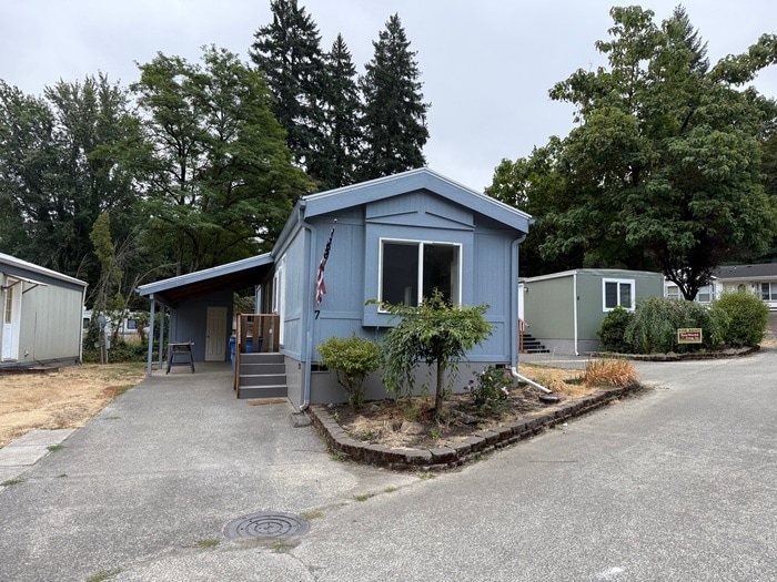 THREE BEDROOM MOBILE HOME WITH STORAGE - THREE BEDROOM MOBILE HOME WITH STORAGE