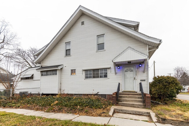 Photo - 4301 Douglas Rd Unit 2