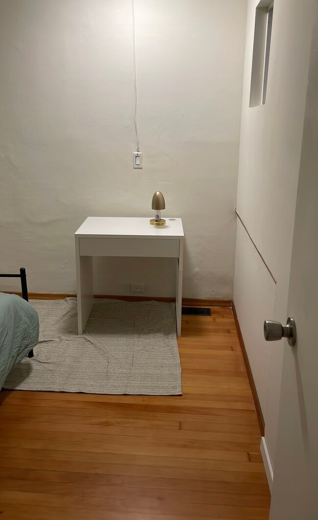 Building Photo - 3853 W 15th Ave