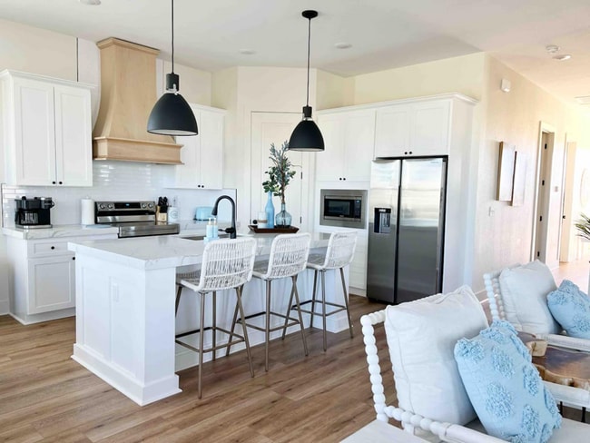 Photo - 2423 103rd St